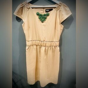 Vintage M60 Miss Sixty Short Sleeve Beige Dress with green jade neck piece Sz 8